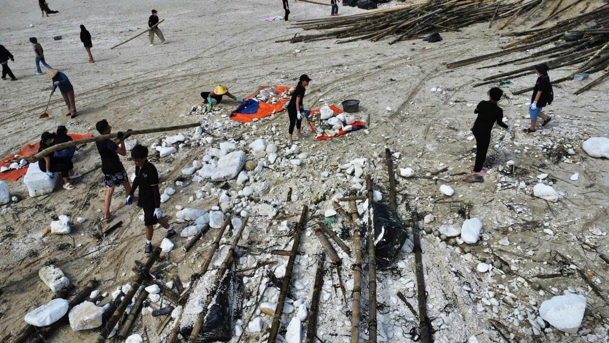 Volunteers are cleaning up the trash