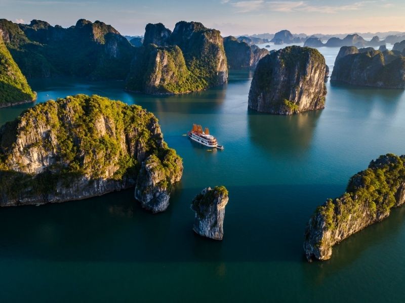 Tham quan các hòn đảo bằng tour du thuyền