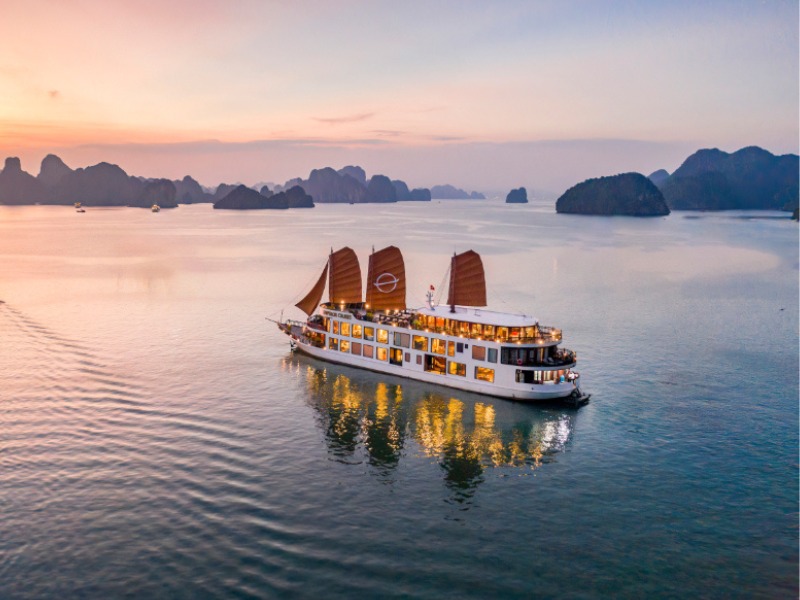 Experience a luxury cruise tour to explore Ha Long Bay
