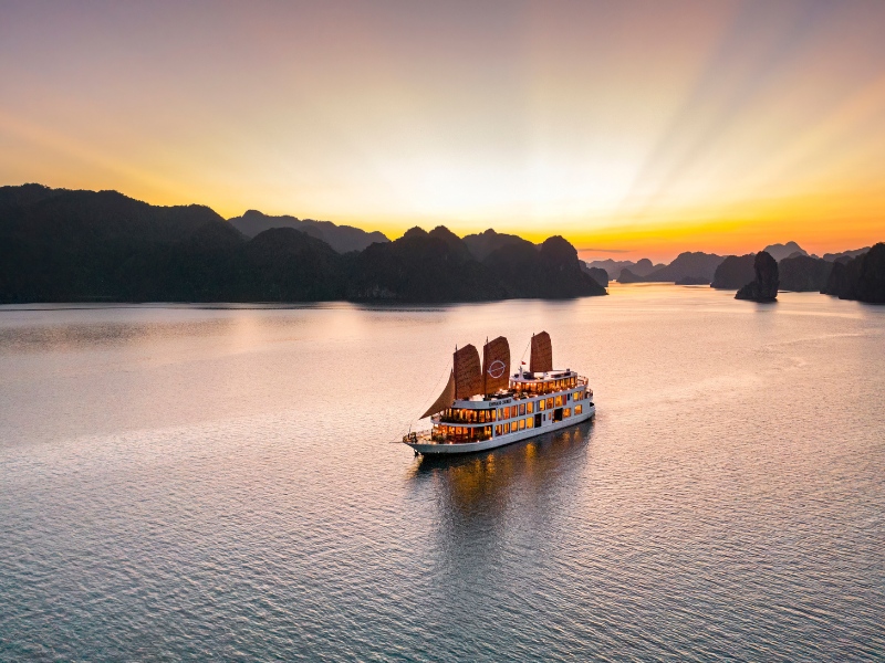Ha Long Bay overnight cruise