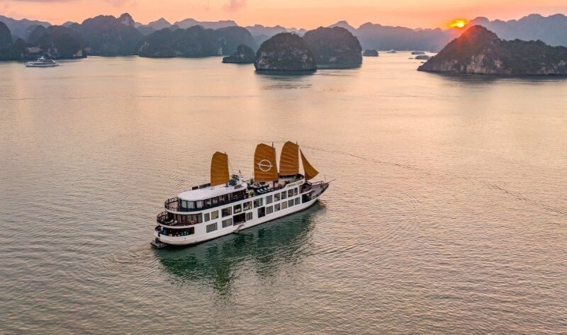 Ha Long Bay private cruise