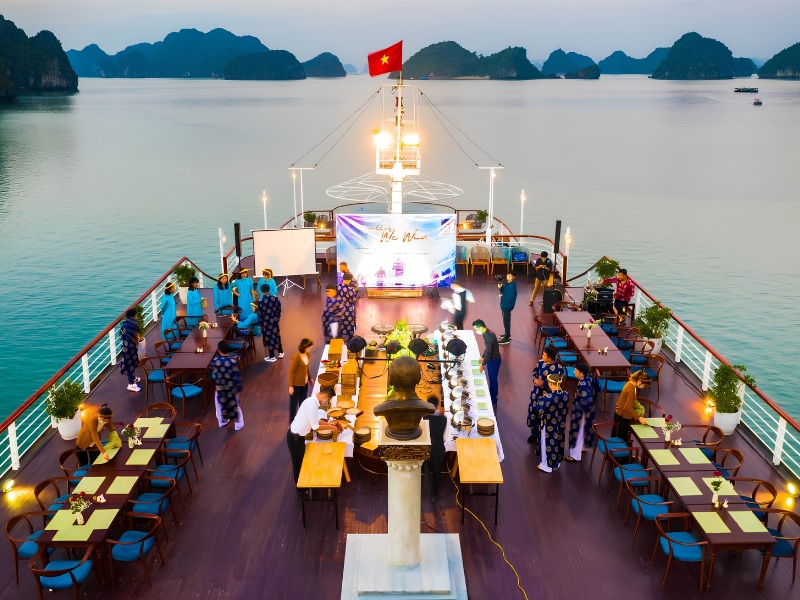 Kỷ niệm trên du thuyền