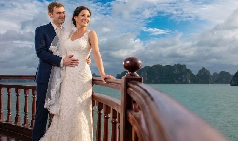 Tiệc cưới trên du thuyền