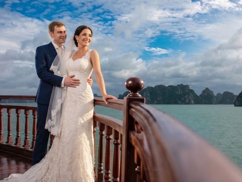 Tiệc cưới trên du thuyền