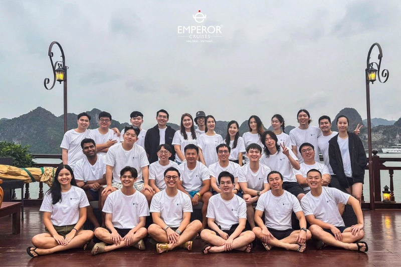 Tổ chức tiệc họp mặt trên du thuyền