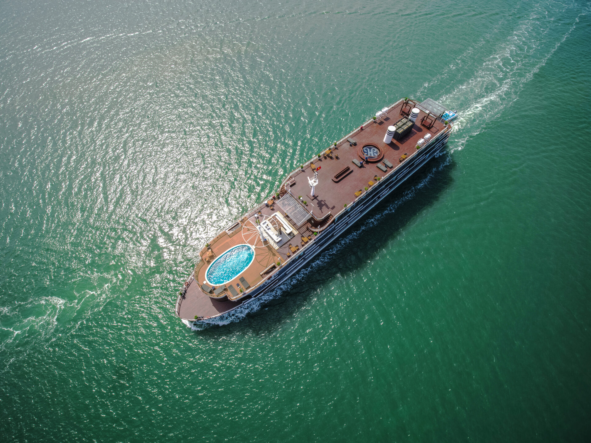 lan-ha-bay-cruise-how-to-choose