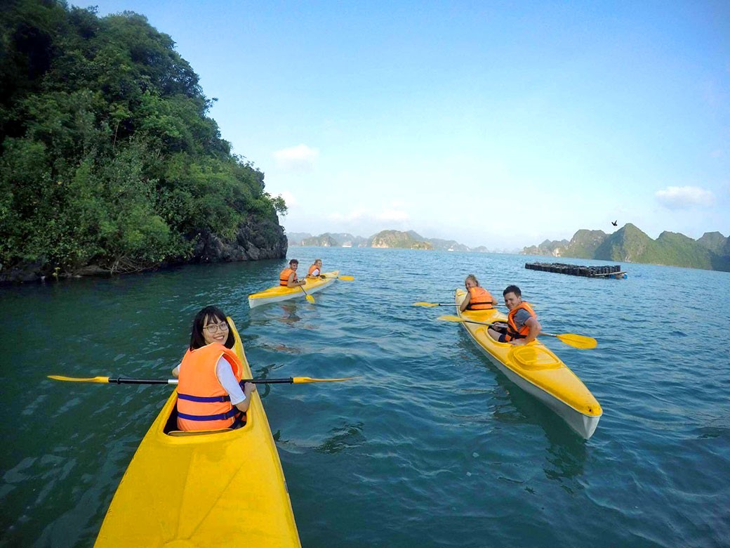 kayaking-bai-tu-long
