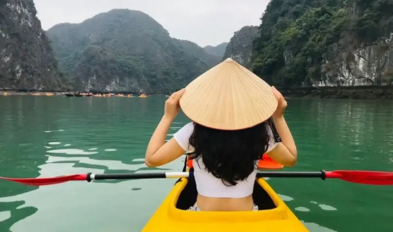 kayaking-bai-tu-long