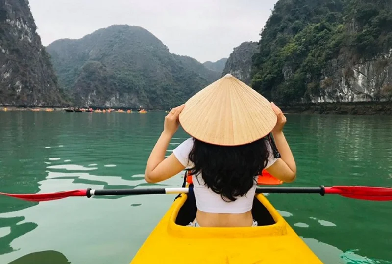 kayaking-bai-tu-long