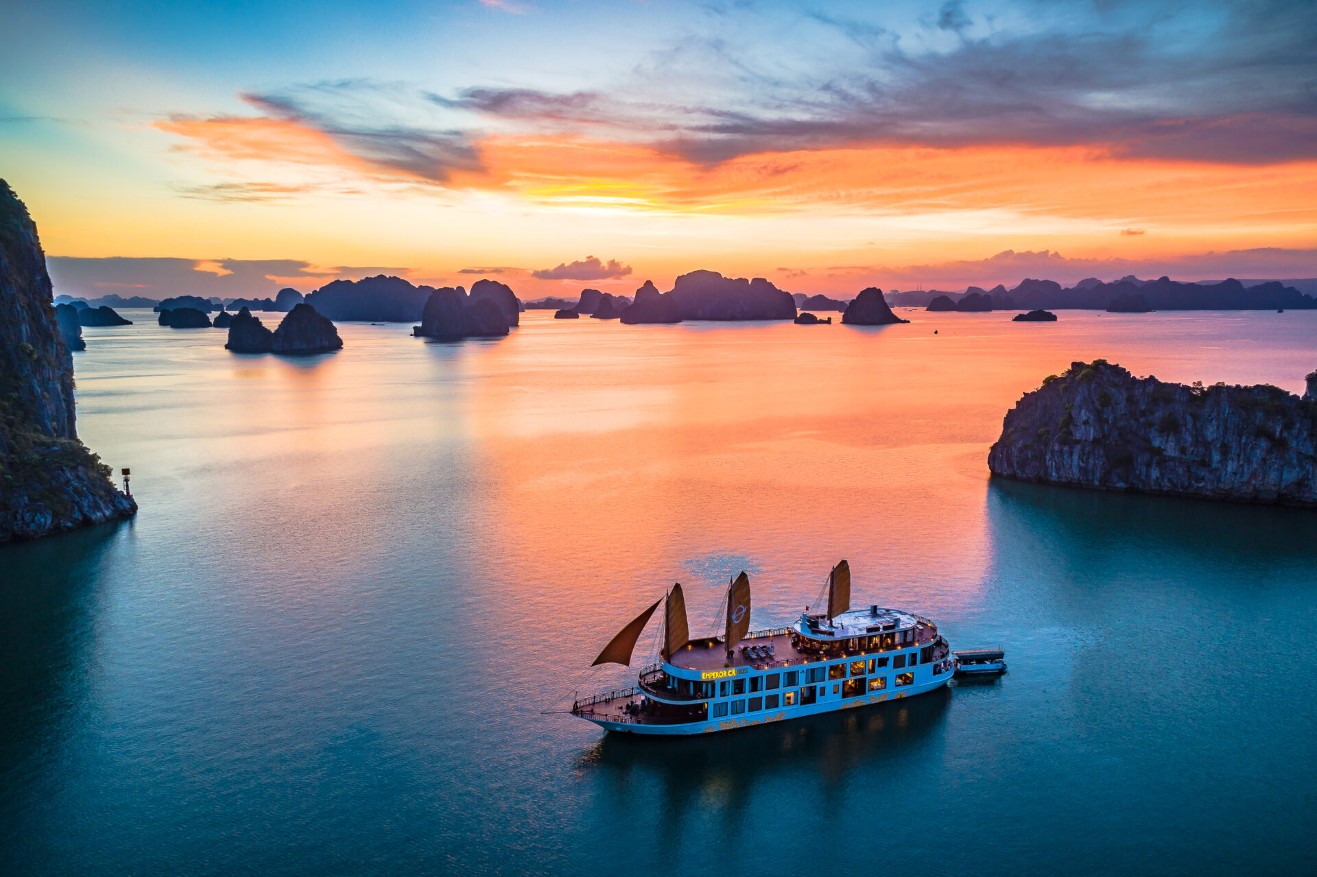 Bai Tu Long Bay cruise