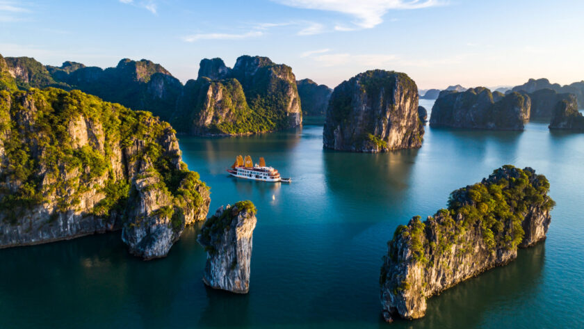Bai Tu Long Bay cruise