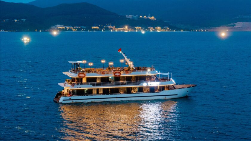 Christmas dinner cruise Nha Trang