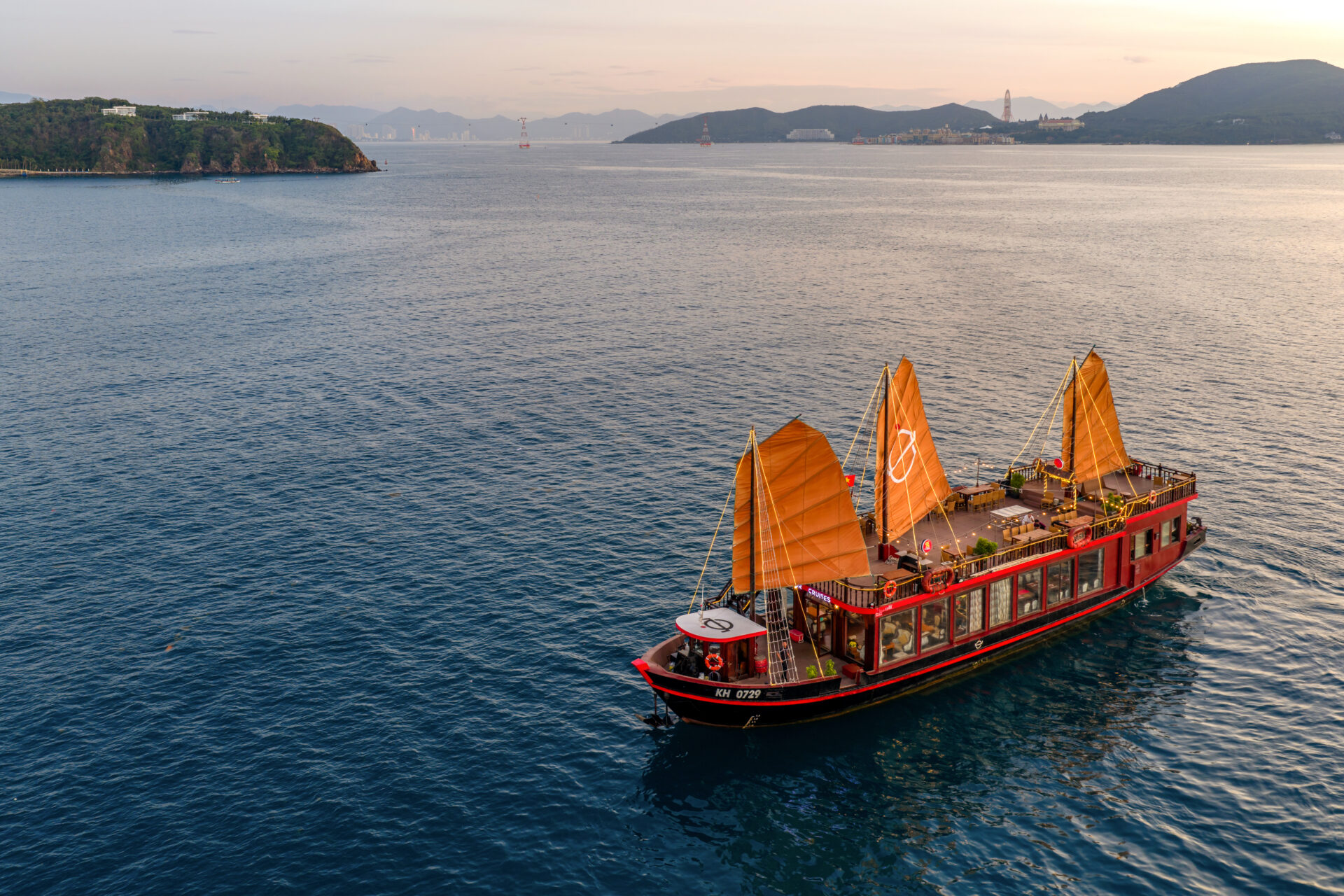 giá du thuyền Emperor Nha Trang