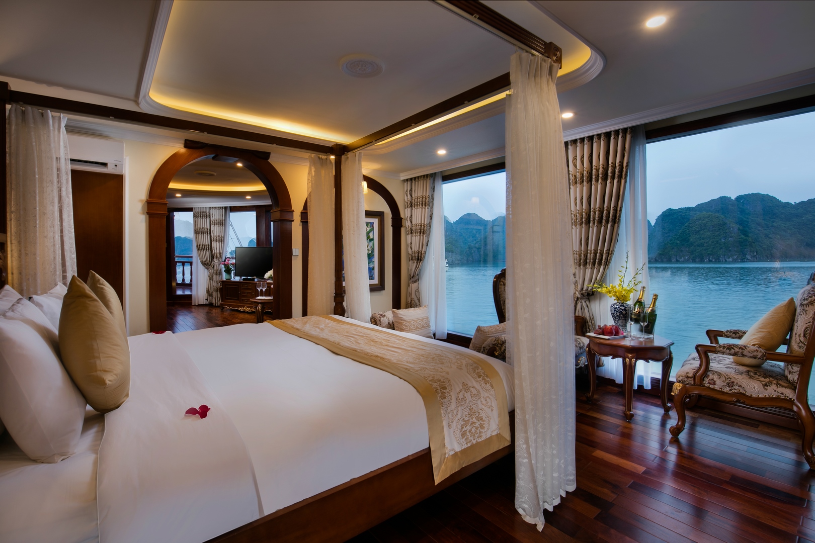 emperor cruises royal suite